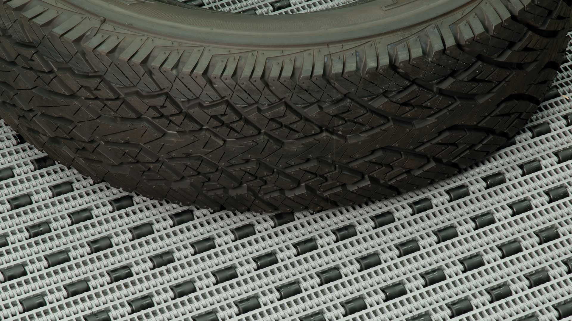 modular plastic roller top tire